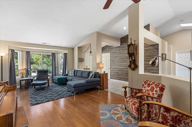 Detail Gallery Image 9 of 54 For 819 Corte Merano, Escondido,  CA 92026 - 3 Beds | 2 Baths