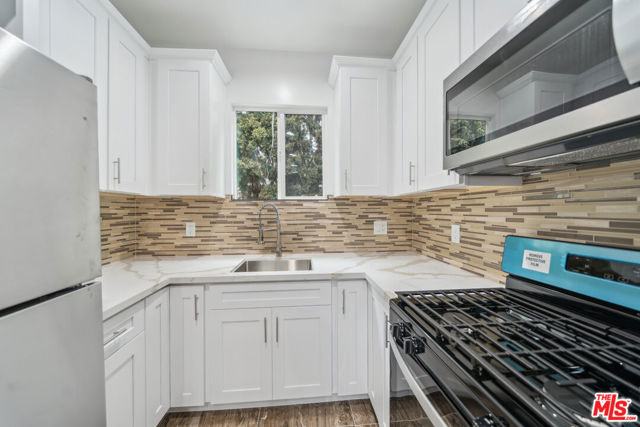 1267 Vin Scully Avenue, Los Angeles CA: https://media.crmls.org/mediaz/4d1ac8fb-97be-4841-9a1b-bf46121db06c.jpg