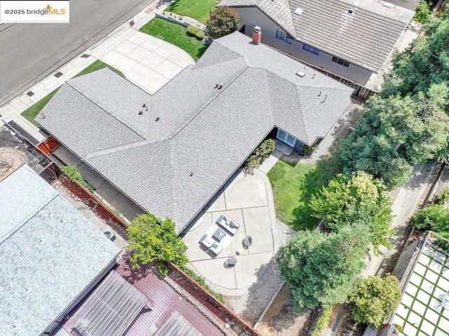 789 E Angela St, Pleasanton CA: https://media.crmls.org/mediaz/4d1ad16f-24f9-49c9-9165-f39c260924fd.jpg