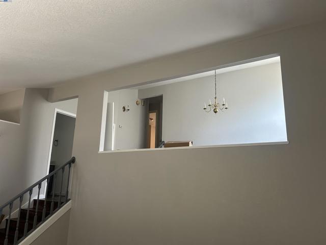 22200 Cynthia Ct, Hayward CA: https://media.crmls.org/mediaz/4d1bcf3c-78e7-45e7-80f7-41fe1b8c3510.jpg