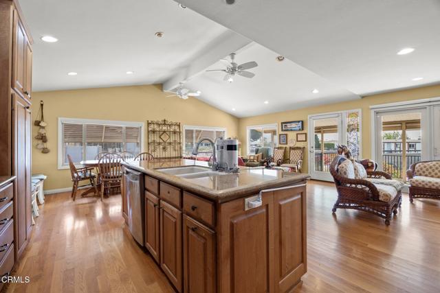 142 Poinsettia Gardens Drive, Ventura CA: https://media.crmls.org/mediaz/4d1c0988-3866-4d90-bc26-59abf77e18f0.jpg