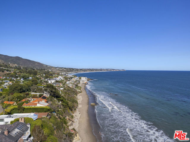 31851 Seafield Drive, Malibu CA: https://media.crmls.org/mediaz/4d1c86ac-873b-4c07-99b5-e4909e8e61f1.jpg