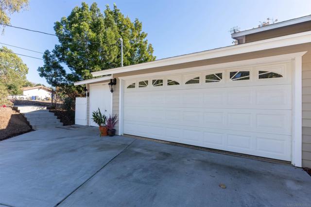 3121 Alta Verde, Fallbrook CA: https://media.crmls.org/mediaz/4d1ca7e4-96c9-4666-8e6e-a588f7f29c71.jpg