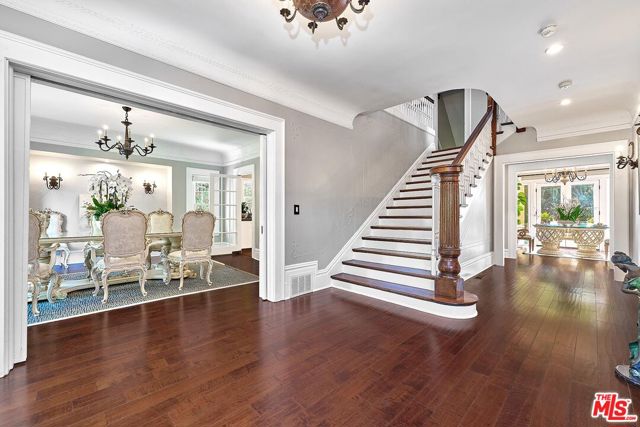 136 Fremont Place, Los Angeles CA: https://media.crmls.org/mediaz/4d1dafa4-7b84-4a7a-9788-013cb47317e2.jpg