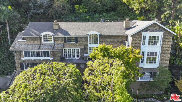 9315 Beverly Crest Drive, Beverly Hills CA: https://media.crmls.org/mediaz/4d1e038b-72fd-4240-be46-4a2e4c2175b6.jpg