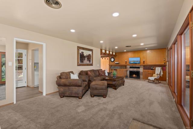 Detail Gallery Image 12 of 59 For 11460 Pinehurst Dr, Lakeside,  CA 92040 - 4 Beds | 3/1 Baths