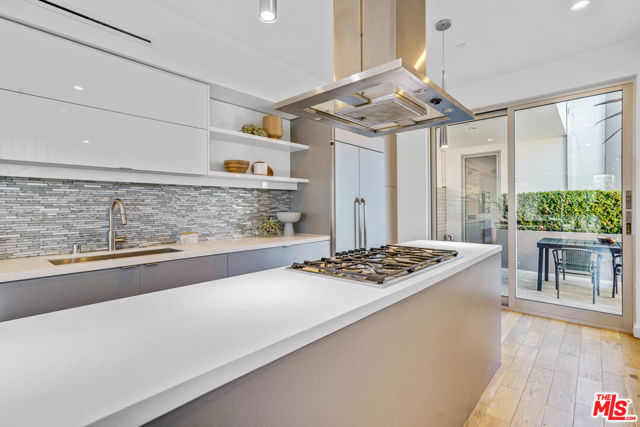 809 Brooks Avenue, Venice CA: https://media.crmls.org/mediaz/4d1eff25-9ee8-4628-bbc0-2477879a8faa.jpg