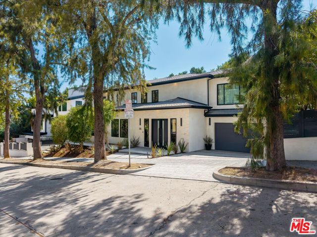 101 Greenfield Avenue, Los Angeles CA: https://media.crmls.org/mediaz/4d1f60d1-59ad-4635-98fe-4802f52b6f78.jpg