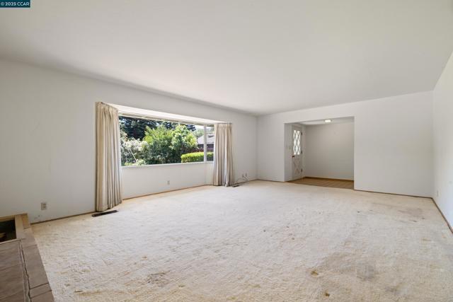 18 Garden Estates Ct, Alamo CA: https://media.crmls.org/mediaz/4d1f77ca-ad79-4502-ab17-805a158242cb.jpg