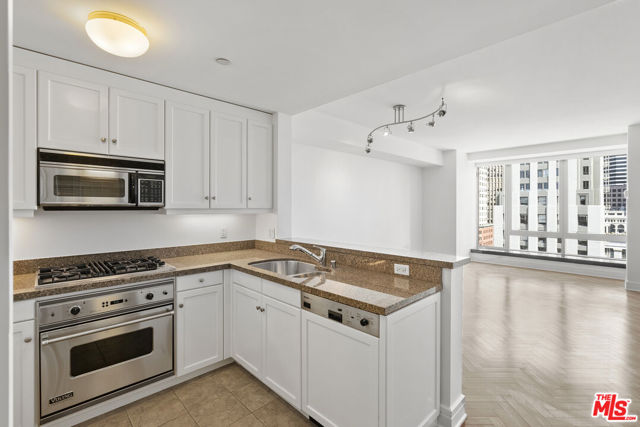 765 Market Street, San Francisco CA: https://media.crmls.org/mediaz/4d201131-1bc0-4a1f-8361-dddb228e4682.jpg