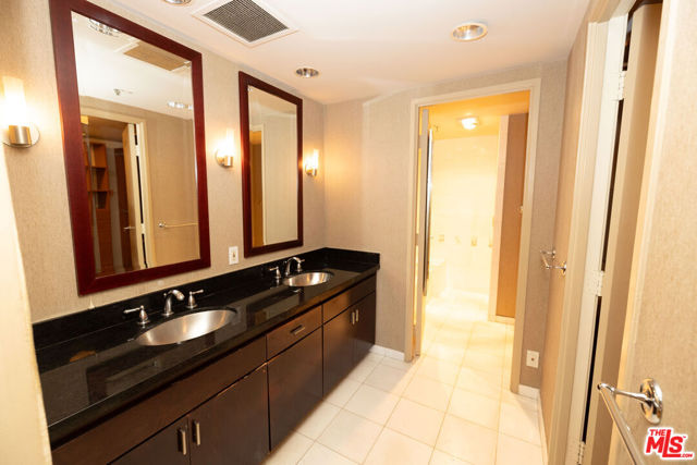 10445 Wilshire Boulevard, Los Angeles CA: https://media.crmls.org/mediaz/4d206efe-aaab-480c-9b67-1855293625a8.jpg