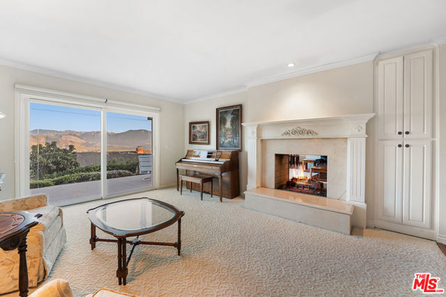 2212 Stacy Lane, Camarillo CA: https://media.crmls.org/mediaz/4d210ec1-8fb8-4a53-8595-a43616c5ce05.jpg