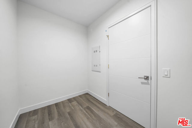 900 S Kenmore Avenue, Los Angeles CA: https://media.crmls.org/mediaz/4d22b320-426c-403b-adc4-666dced91522.jpg