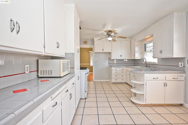 2343 Almond Ave, Concord CA: https://media.crmls.org/mediaz/4d22b4a3-39a4-4dfc-be86-38417274ff66.jpg