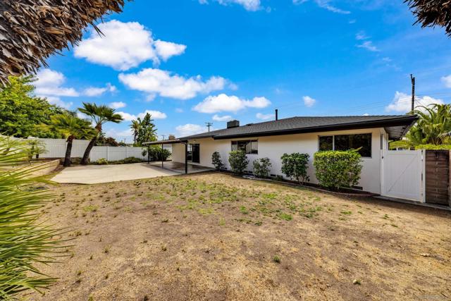 6186 Capri, San Diego CA: https://media.crmls.org/mediaz/4d233303-de7c-4ffd-a9fa-35fe55da5a15.jpg