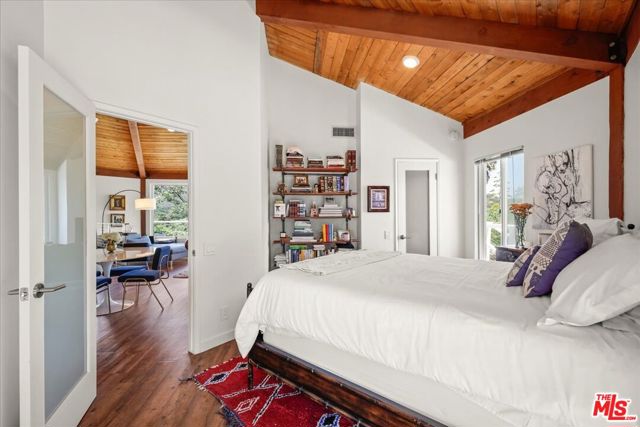 1746 Deerhill Trail, Topanga CA: https://media.crmls.org/mediaz/4d23639d-f2ff-4de3-ab84-a6ae39abfd89.jpg