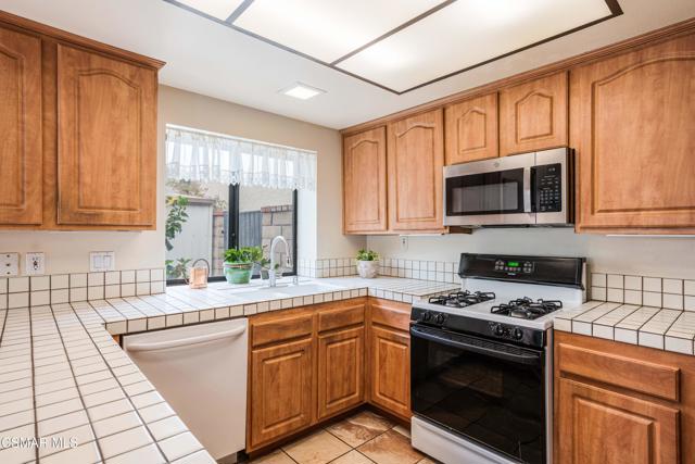 2025 Penngrove Street, Simi Valley CA: https://media.crmls.org/mediaz/4d23c693-c11a-47b5-b9a2-0d5a1c4cc8cb.jpg
