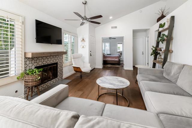 6848 Xana Way, Carlsbad CA: https://media.crmls.org/mediaz/4d240b2b-a367-4eb7-aaa8-8e971786df00.jpg