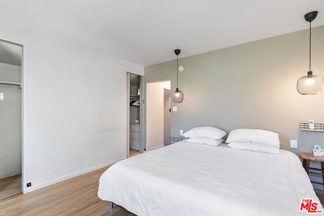 11320 Alethea Drive, Sunland CA: https://media.crmls.org/mediaz/4d243416-393b-49a2-a786-cb65bb437316.jpg