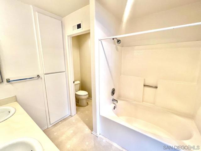9995 Scripps Westview Way, San Diego CA: https://media.crmls.org/mediaz/4d246801-eb1e-4222-a9cc-8fb1565b864a.jpg
