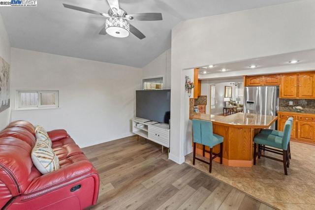 1429 BLUESAGE COURT, Tracy CA: https://media.crmls.org/mediaz/4d24b2ce-b0bc-4056-89d3-94fc5e401014.jpg