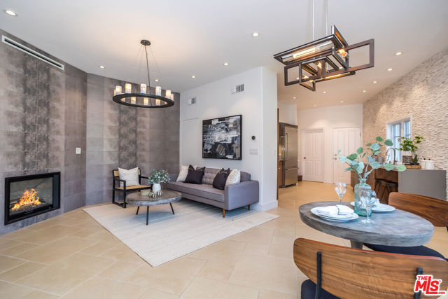 941 N Norman Place, Los Angeles CA: https://media.crmls.org/mediaz/4d252b77-6268-4cdf-b371-16a42de4d11a.jpg