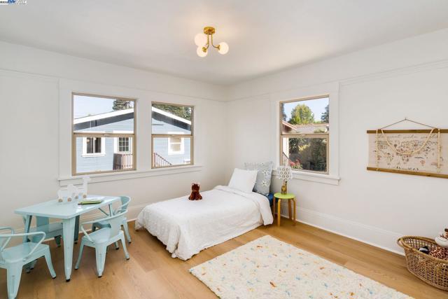 5731 Hermann St, Oakland CA: https://media.crmls.org/mediaz/4d253811-09a0-4306-9e03-43f9cd348e65.jpg