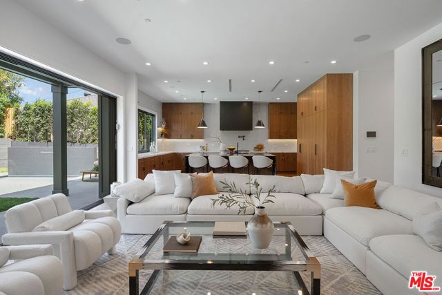 8025 Stewart Avenue, Los Angeles CA: https://media.crmls.org/mediaz/4d256e95-4848-4aba-afa3-2d7fe0e69cb9.jpg