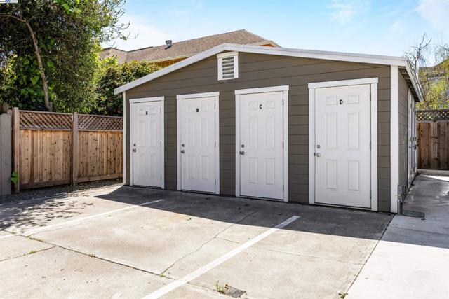 2060 San Antonio Ave, Alameda CA: https://media.crmls.org/mediaz/4d2576e6-5f93-4b03-a19c-b9a1b6acb59c.jpg