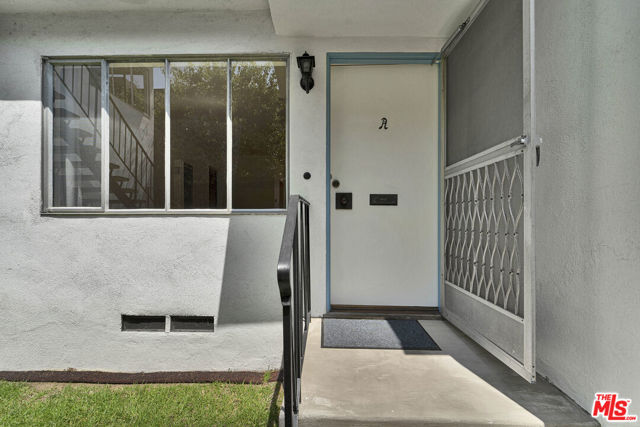 938 15th Street, Santa Monica CA: https://media.crmls.org/mediaz/4d257817-ca66-4520-8118-3f63e522c666.jpg