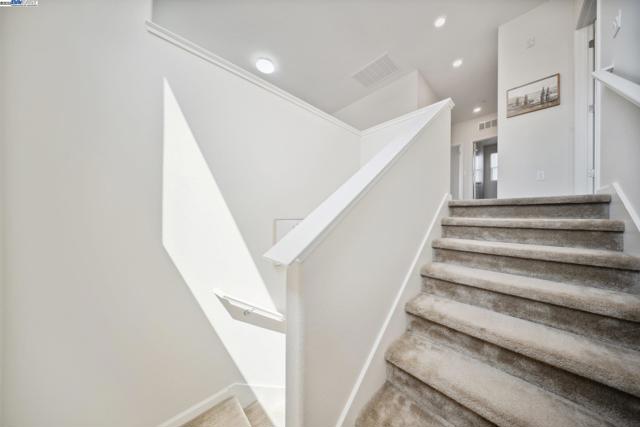 1109 Marsala Cir, Salinas CA: https://media.crmls.org/mediaz/4d263349-43a0-4fb7-86be-d972e35e105c.jpg