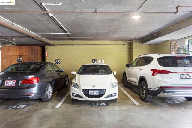 1830 Lakeshore Ave, Oakland CA: https://media.crmls.org/mediaz/4d275b6b-8e8e-47fd-ac3e-1f9b98fc4744.jpg