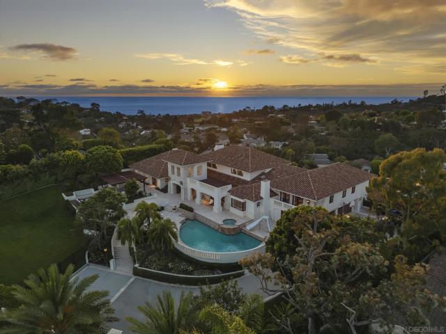 6404 La Jolla Scenic Drive S, La Jolla CA: https://media.crmls.org/mediaz/4d27c6af-a330-4a5d-8439-b10fd8ae4742.jpg