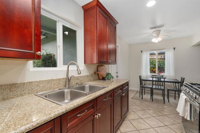 Detail Gallery Image 4 of 27 For 1250 N Ivy St, Escondido,  CA 92026 - 3 Beds | 1/1 Baths