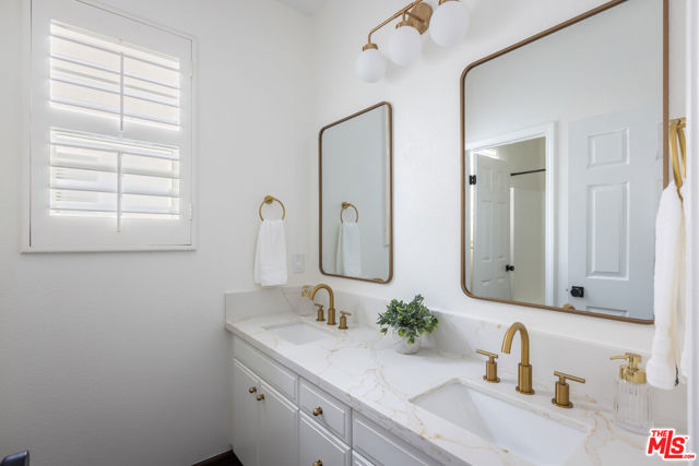 576 Athena Place photo 44