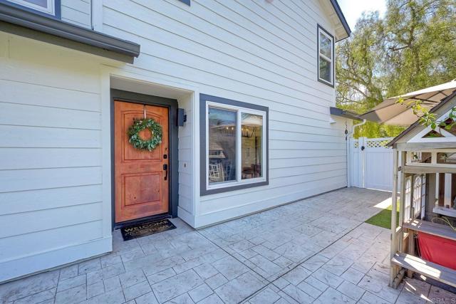 1782 E Pointe Avenue, Carlsbad CA: https://media.crmls.org/mediaz/4d28af6e-339d-49df-8e21-1c30d7f8d329.jpg