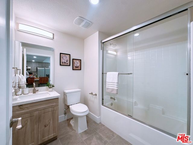 3050 W 11th Street, Los Angeles CA: https://media.crmls.org/mediaz/4d29a48a-5c36-43bc-9bdd-a3e0d39edb5e.jpg
