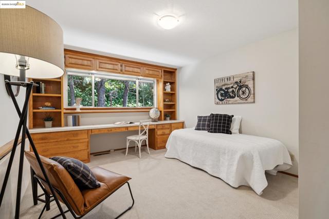 1657 Clearview Dr., San Leandro CA: https://media.crmls.org/mediaz/4d29a5e3-0cb1-4d80-94c4-3d1cd5b09668.jpg
