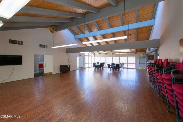 460 Arbor Lane Court, Thousand Oaks CA: https://media.crmls.org/mediaz/4d2a32aa-521b-4a47-9bb7-e4a83fa55b05.jpg