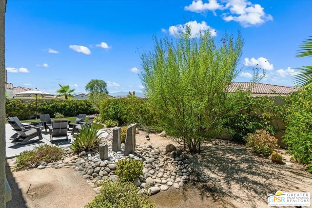 17 Cork Tree, Rancho Mirage CA: https://media.crmls.org/mediaz/4d2a3863-8141-47c8-aa3c-cd7493087737.jpg