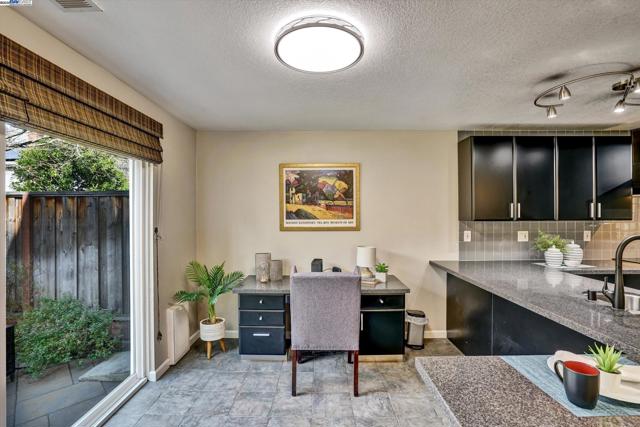 30 San Vicente Ct, Danville CA: https://media.crmls.org/mediaz/4d2a47ad-1a9f-423d-a788-8eca547fee49.jpg