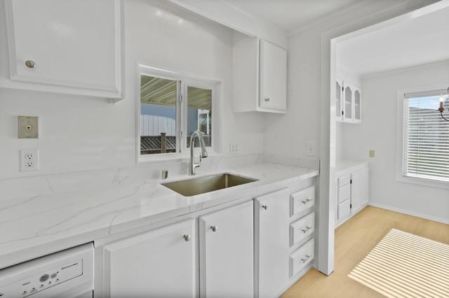 7 Seashell Circle, Half Moon Bay CA: https://media.crmls.org/mediaz/4d2af6db-e7cf-4ba1-8ff5-19637a239ab8.jpg