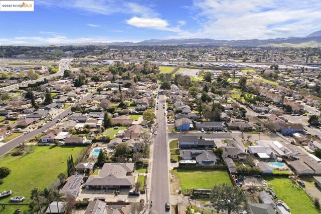 1816 Parsons Ln, Antioch CA: https://media.crmls.org/mediaz/4d2b0ca3-eb1b-402b-8517-e84b25289389.jpg