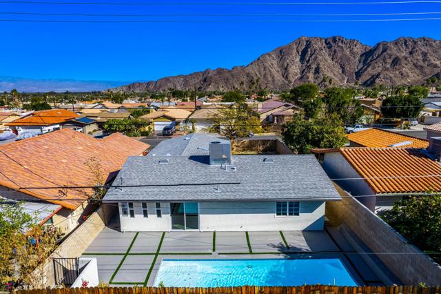 52885 Avenida Carranza, La Quinta CA: https://media.crmls.org/mediaz/4d2b9b34-3086-42d4-8eff-5bae16cebe5b.jpg