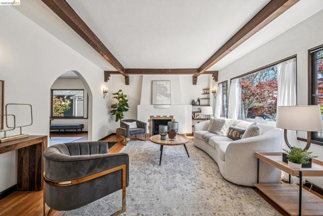 21 Portsmouth Road, Piedmont CA: https://media.crmls.org/mediaz/4d2bc509-5933-4f61-a41e-3dc134c09fb9.jpg