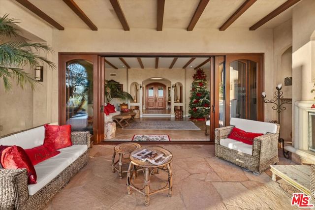 1740 Carla, Beverly Hills CA: https://media.crmls.org/mediaz/4d2be744-4c09-45a7-a064-69c91fc128c2.jpg