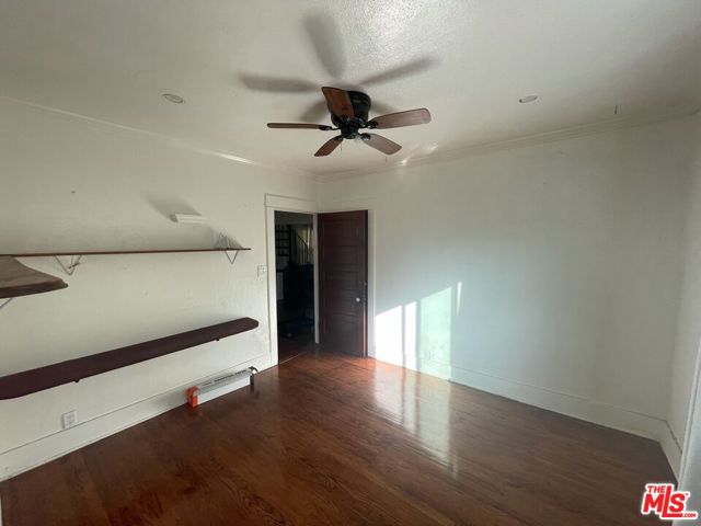 547 Brooks Avenue, Venice CA: https://media.crmls.org/mediaz/4d2cad7e-adc4-4808-8d85-dd68c4560677.jpg