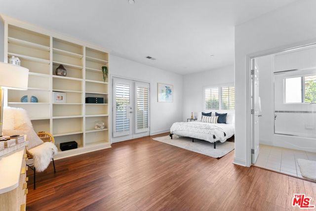 11840 Rowles Court, Los Angeles CA: https://media.crmls.org/mediaz/4d2caeb4-a208-4c0e-b2ad-0360dd1a85a0.jpg
