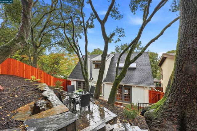 129 Spring Rd, Orinda CA: https://media.crmls.org/mediaz/4d2cc10a-58d5-488b-b060-37684e144b54.jpg