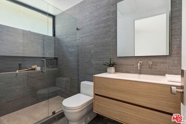 2831 Malcolm Avenue, Los Angeles CA: https://media.crmls.org/mediaz/4d2cf6f5-bf35-4c48-aebc-90d1960fbeb8.jpg